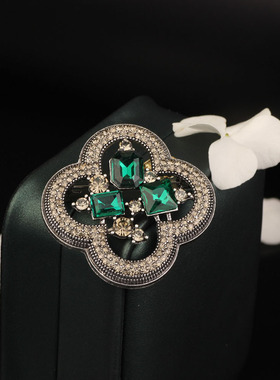 XKDDCT新款轻奢风高级感小众镶钻气质个性四色花瓣胸针西服别针配