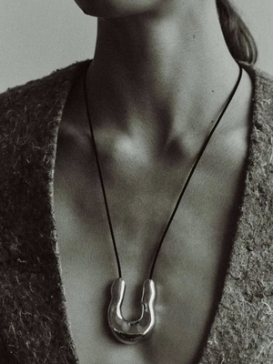 皮绳金属锁骨链女几何马蹄桃心