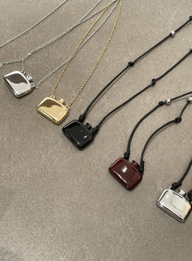 2025新款方形金属酒壶吊坠长款项链简约轻奢小众设计感黑绳毛衣链