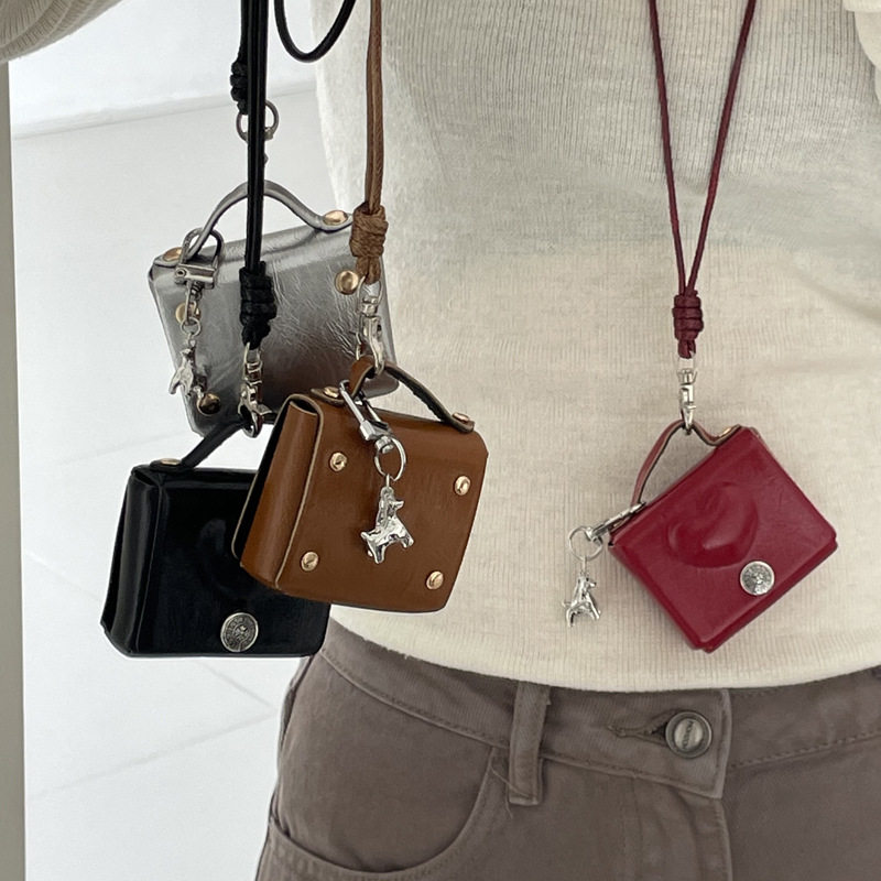 博主同款秋冬迷你小皮包吊坠项链小众高级时尚包包挂件视频毛衣链