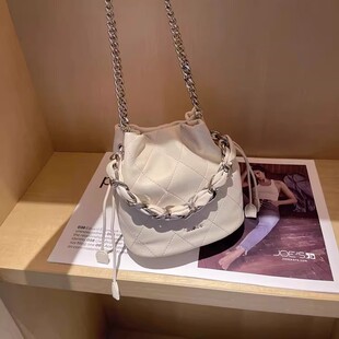 洋气小众设计单肩斜挎包菱格褶皱 时尚 真皮包包2026新款 高级感女式