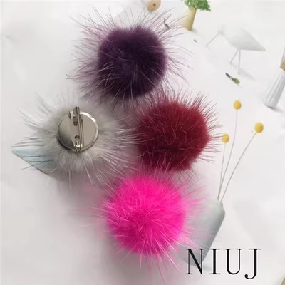 水貂毛球可爱胸针女简约别针配饰