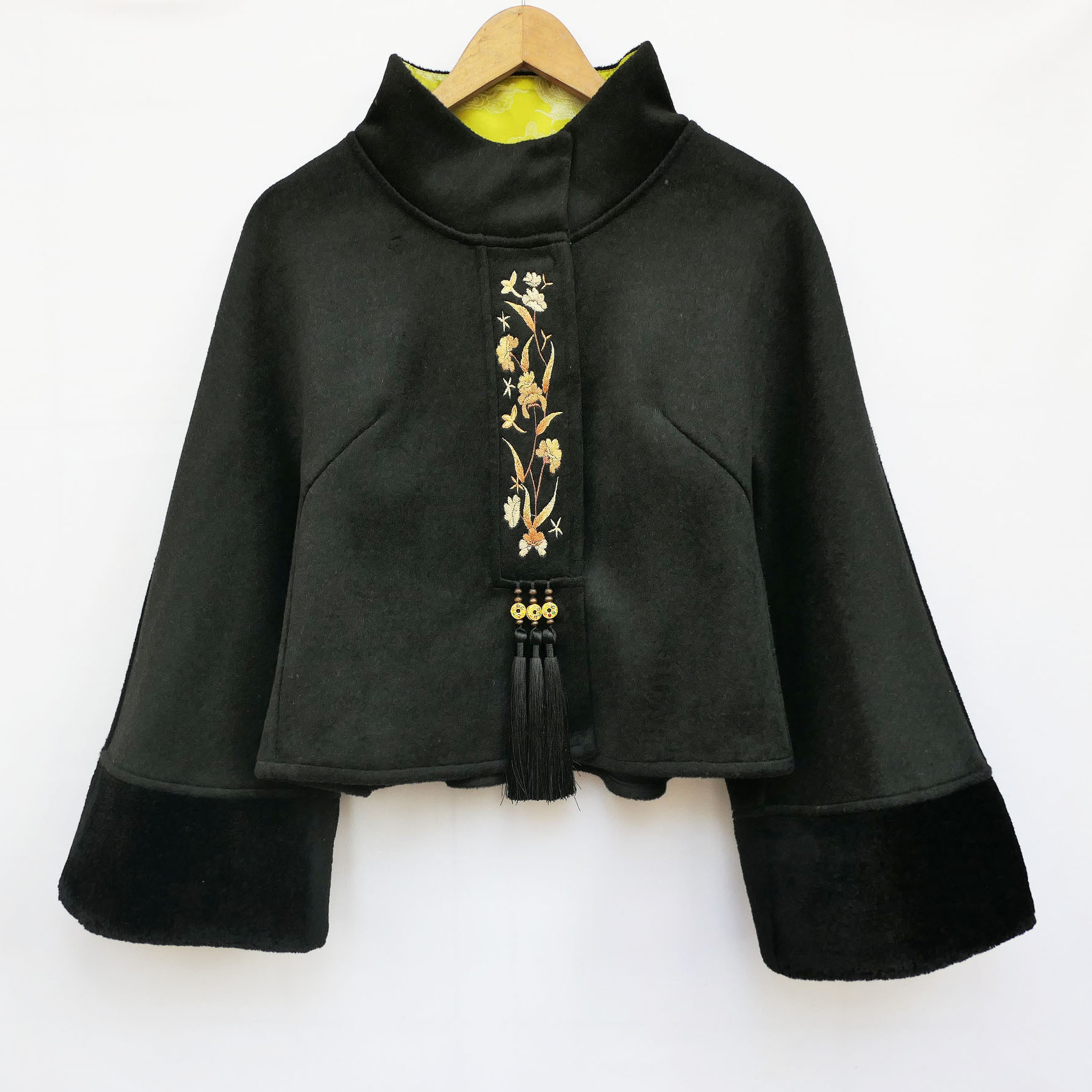 毛呢厚上衣短款刺绣流苏