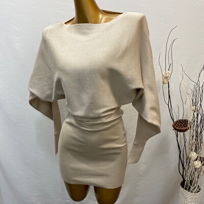 奶杏色专宠修身风短款针织连衣裙