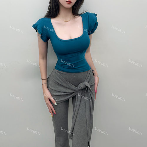 谁穿谁爱设计感显身材U领上衣女