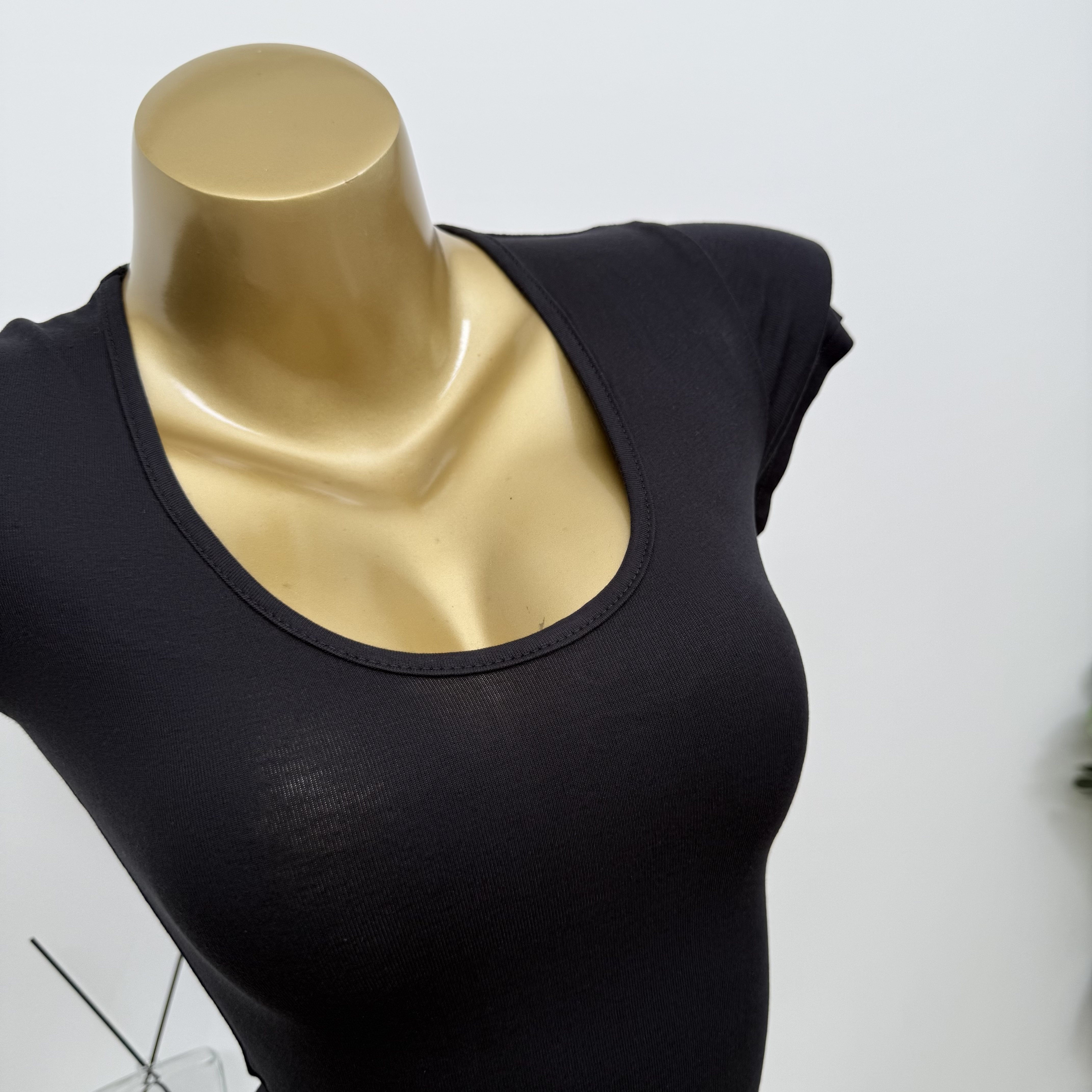 正肩性感U领薄款微透短袖T恤上衣