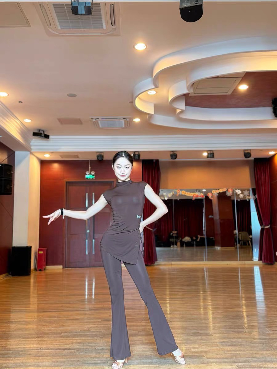 拉丁舞服黑咖短袖长款上衣弹力裤显瘦教课教师练功练舞服喇叭裤C