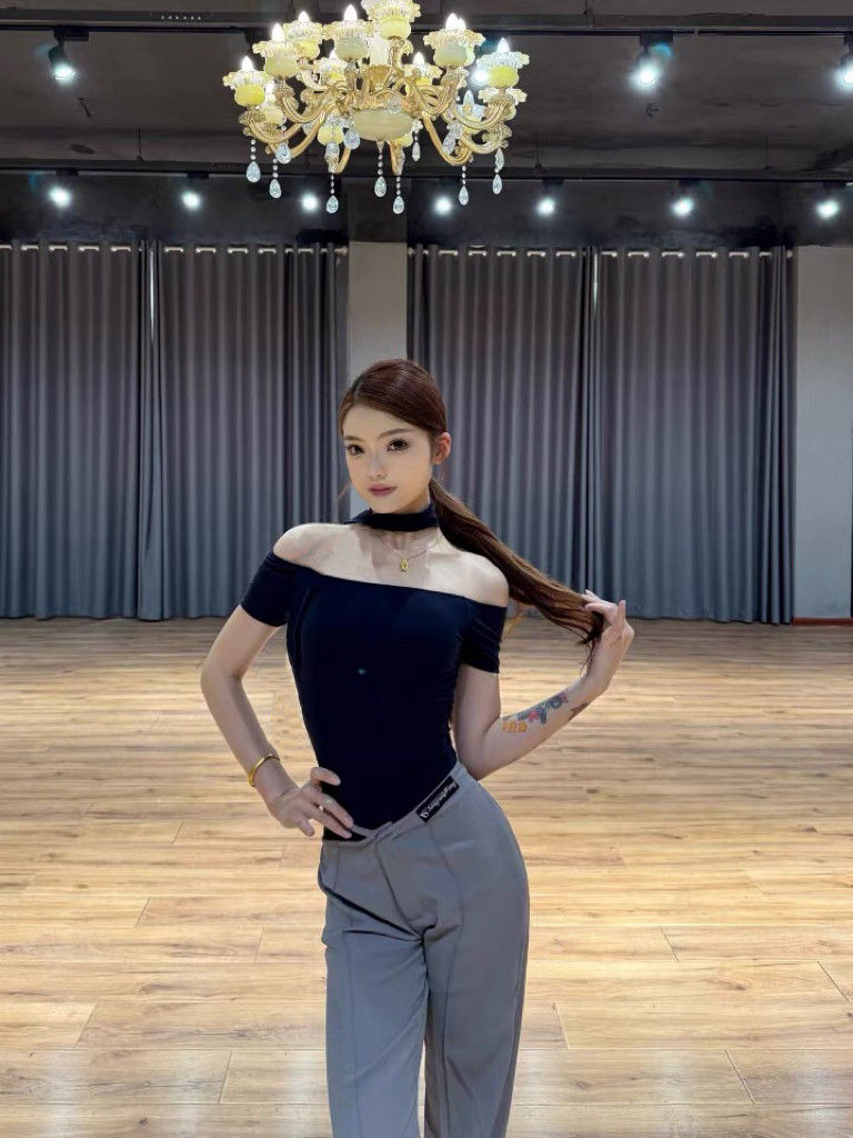 新款拉丁舞服摩登舞成人女跳舞蹈练功服装上衣一字肩短袖百搭裤子