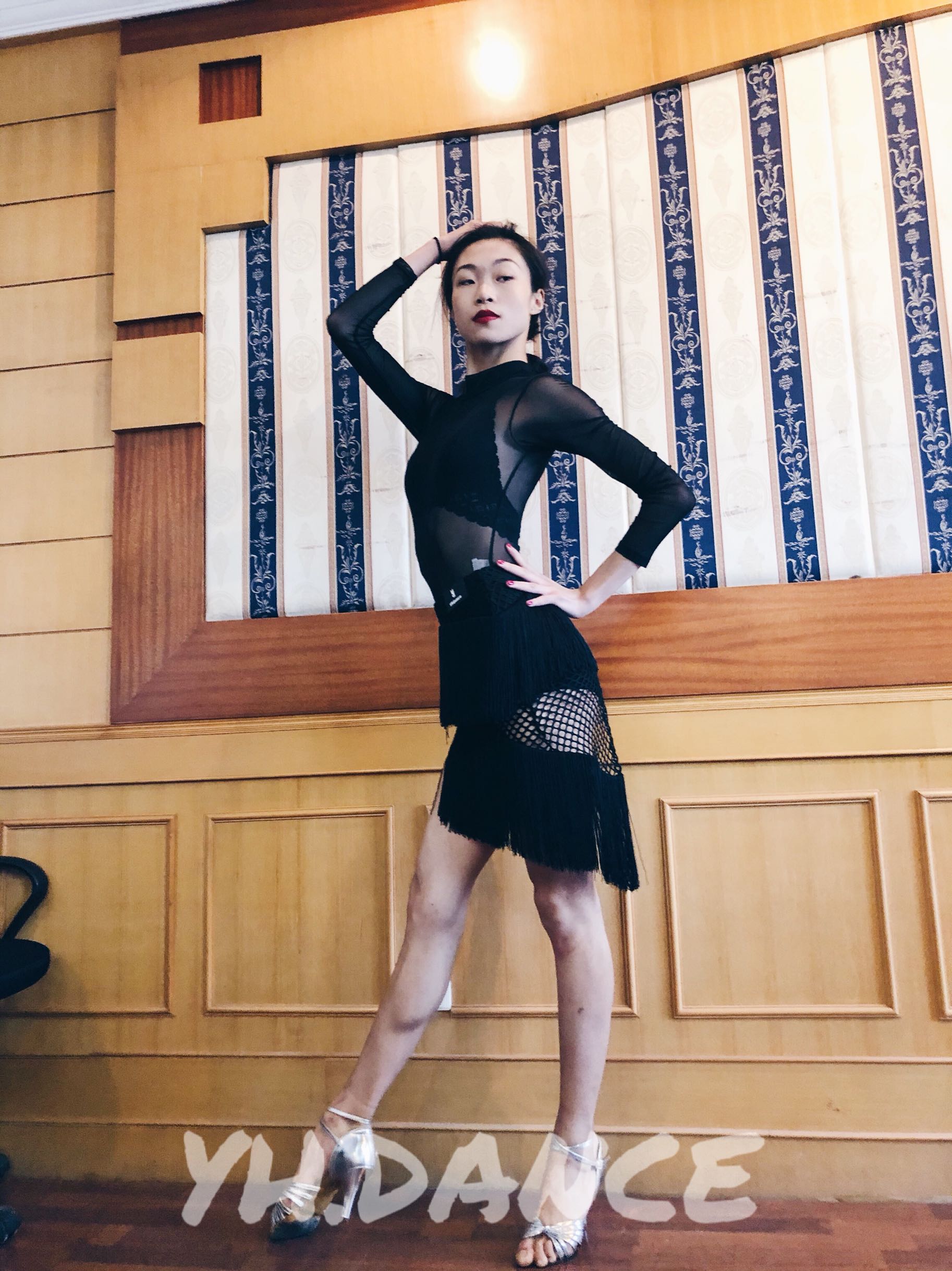 拉丁舞服装女成人新款练功服性感网纱网格一航套装表演