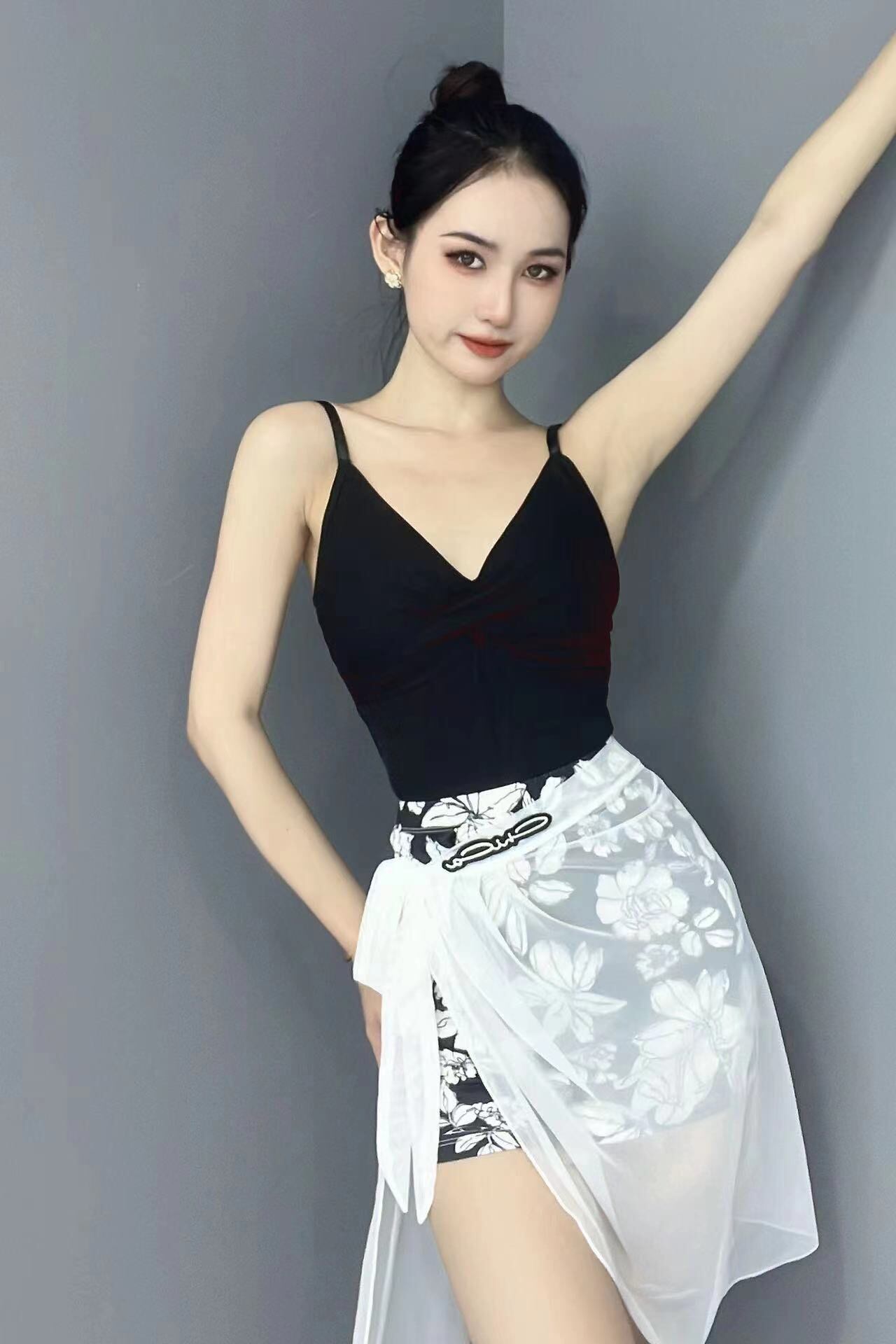 拉丁舞服吊带上衣带胸垫多色美背显瘦练舞平价舞衣女棕色黑色白色