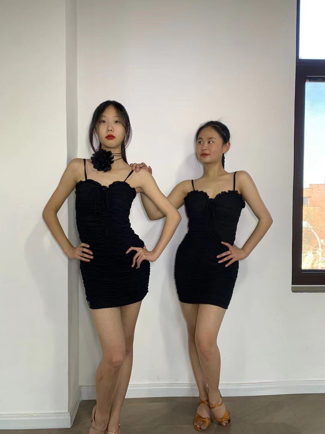 拉丁舞成人女黑色吊带露肩露背抽褶连衣裙包臀两穿显高显瘦含胸垫