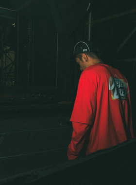 XPX 周柏豪 DOUBLE SLEEVES 背部幻彩印花图案 假两件圆领长袖T恤