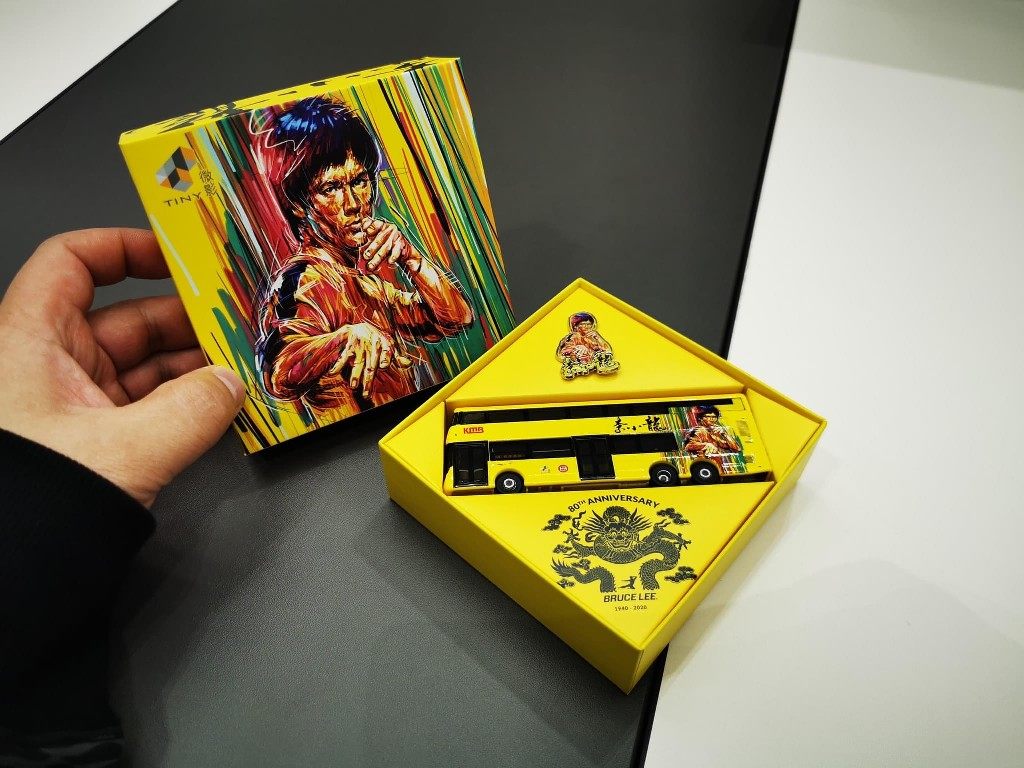 Tiny 微影李小龙诞辰80周年纪念黃黑白九巴 B8L1/110车模