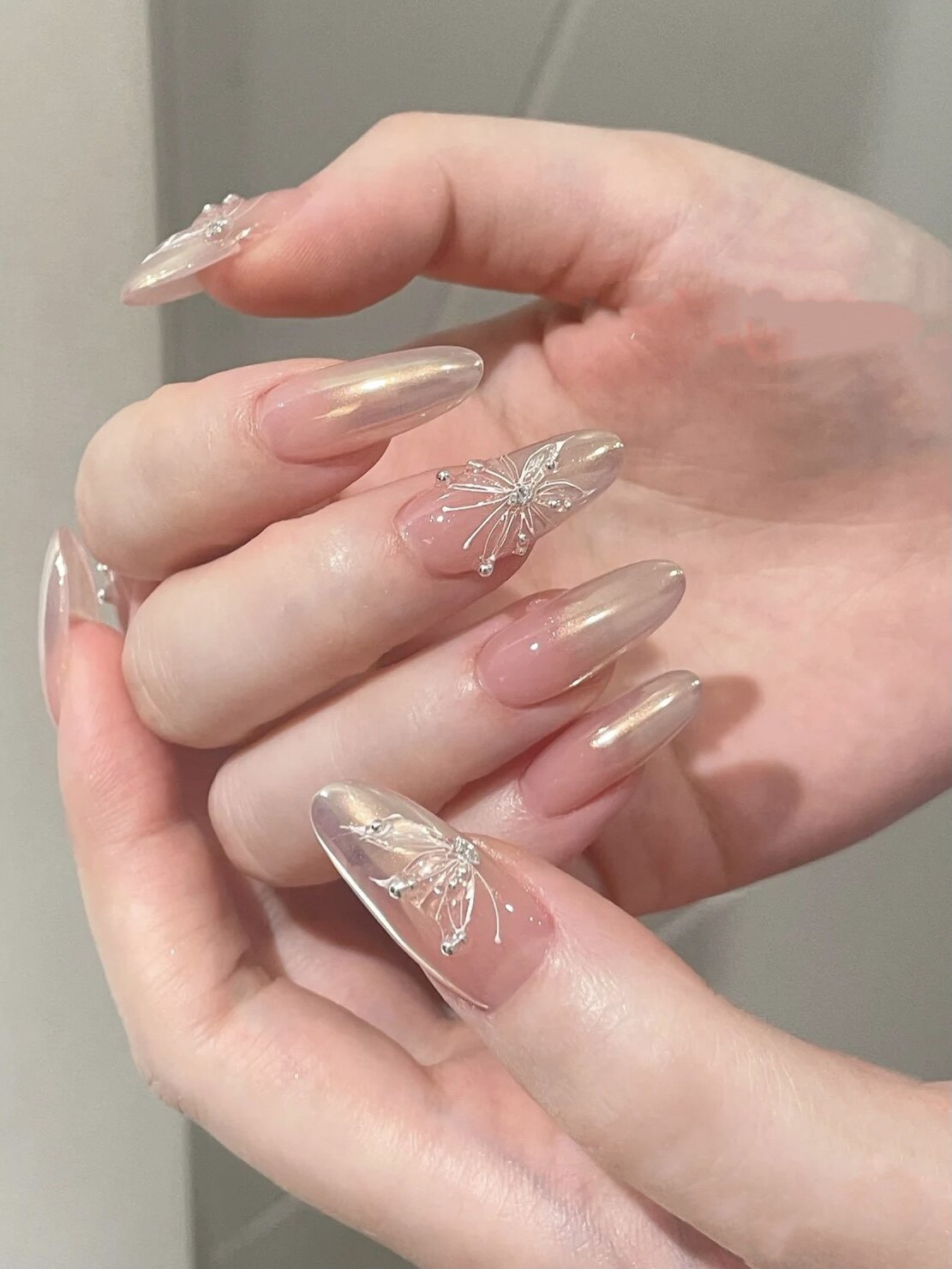 高端手工定制光疗穿戴美甲成品裸色渐变极光手绘蝴蝶新娘可拆卸甲