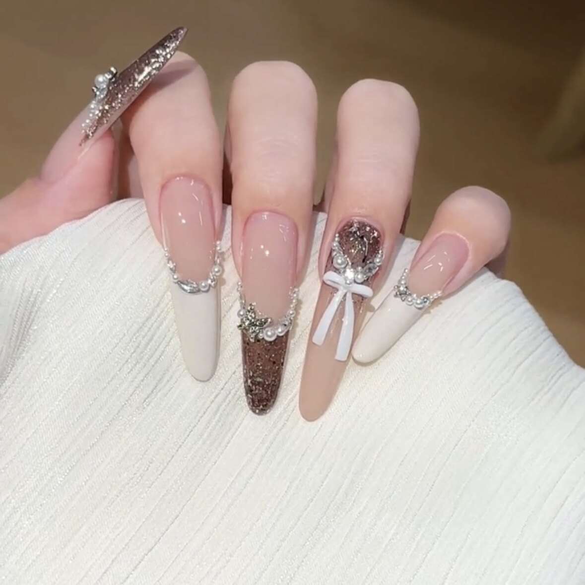 高端手工定制光疗穿戴美甲新年战甲白色法式蝴蝶结婚纱新娘可拆卸