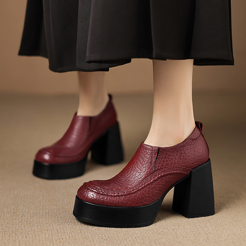 女士高端有气质时尚2025年新款圆头粗跟超高跟小皮鞋亮眼深口单鞋