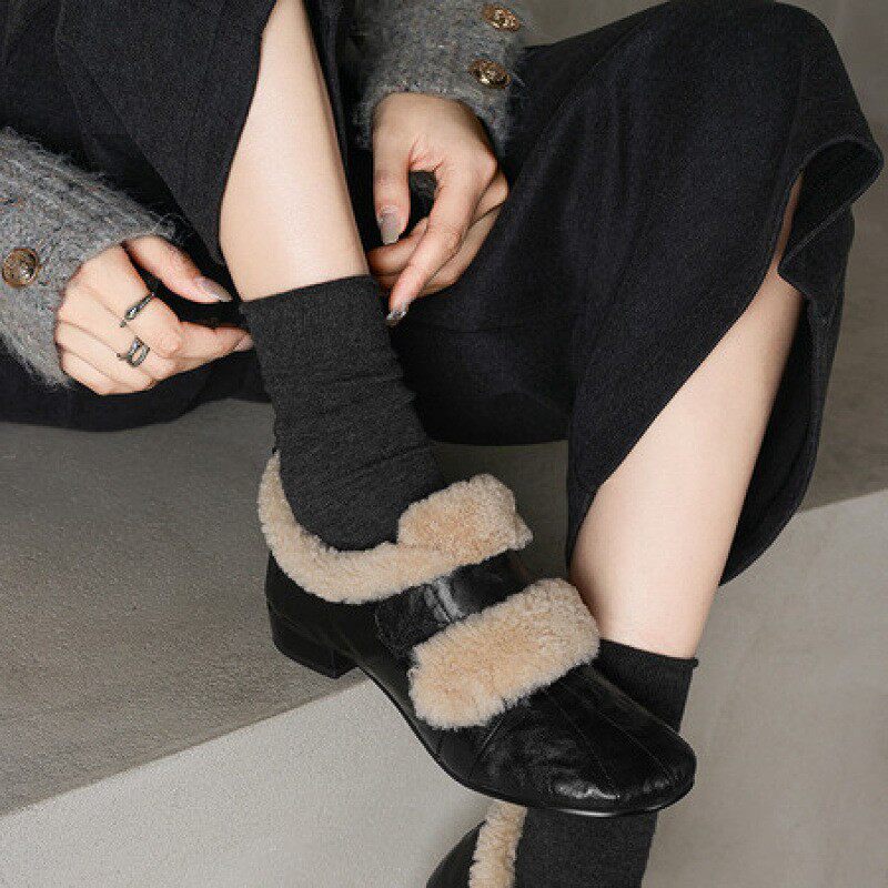 小皮鞋女冬英伦风巨好看不累脚法式魔术贴2025新款单鞋加绒棕黑色