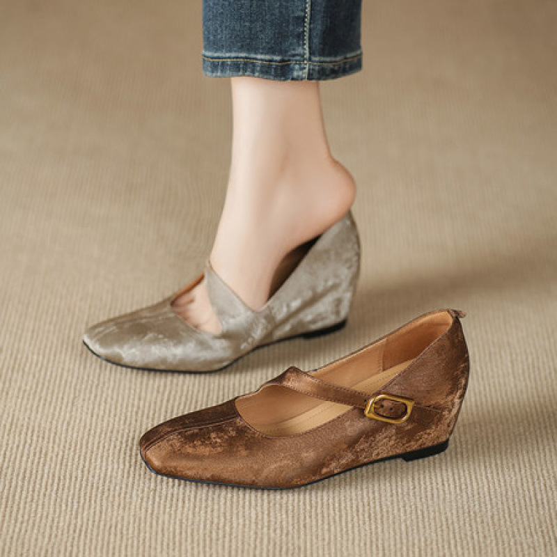 法式复古方头一字带扣浅口单鞋女2025秋季新款小皮鞋黑棕色