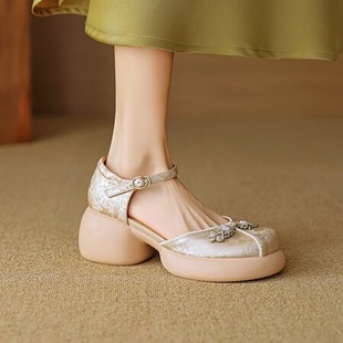 女夏季 粗跟高跟鞋 女鞋 子配裙子新款 国风鞋 踩屎感真皮厚底包头凉鞋