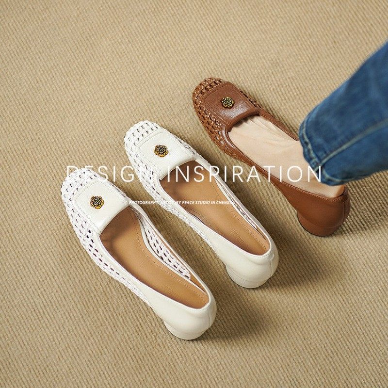 真皮编织镂空方头单鞋女2025新款山茶花浅口中跟粗跟透气软底女鞋