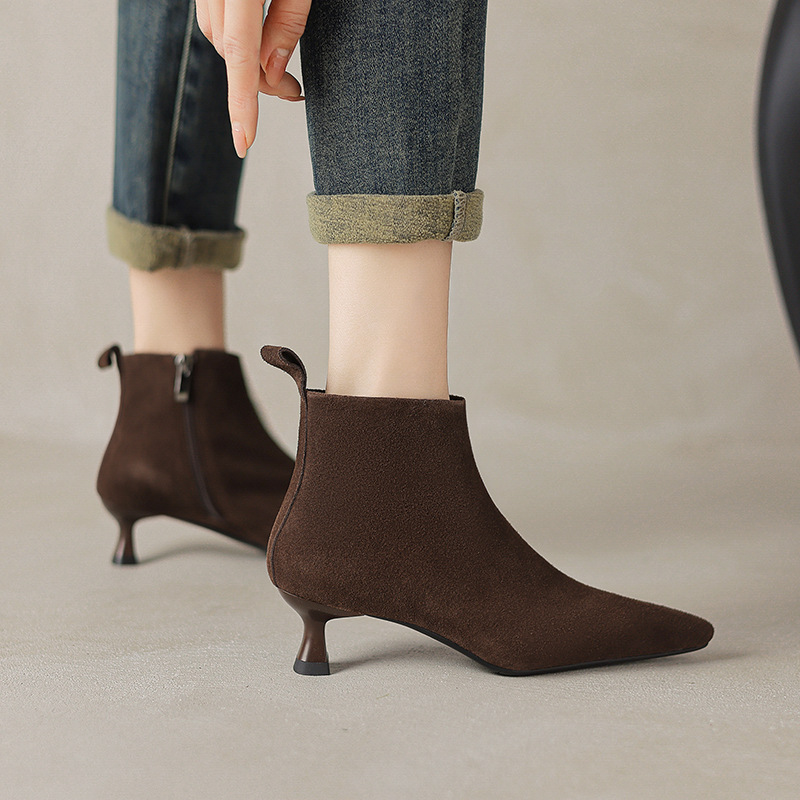初秋新款4cm磨砂牛皮尖头短靴女细跟2024秋冬中跟马丁靴大码4043