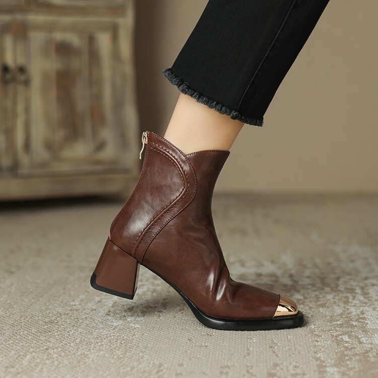 金属铁头复古真皮气质显瘦棕色短靴女粗跟单靴子新款马丁靴高跟鞋