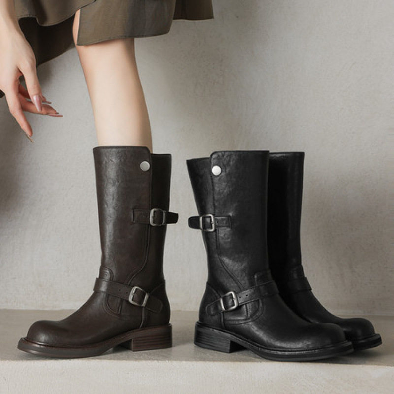 女士皮带扣洋气时尚2025年新款方头粗跟中跟中筒短靴子个性时装靴