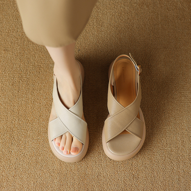 踩屎感真皮厚底露趾凉鞋女2025新款夏季圆头后绊带粗跟中跟女凉鞋