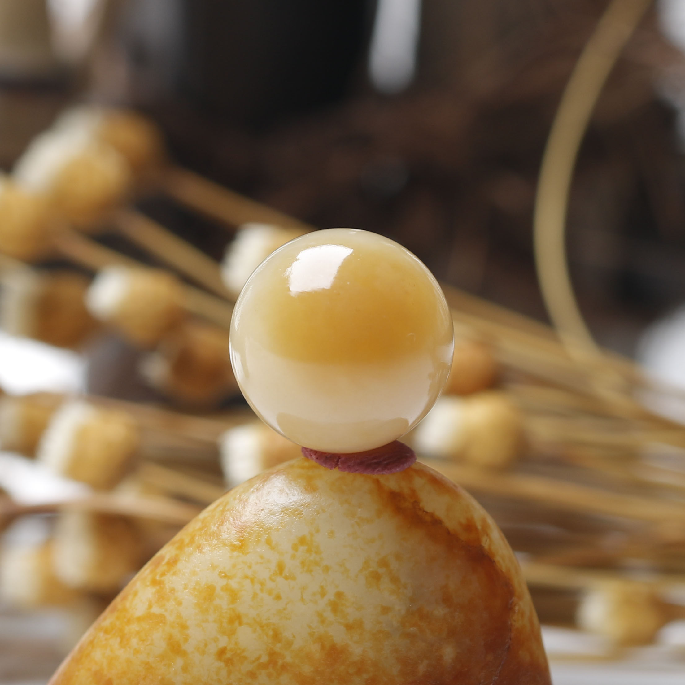 新疆和田玉籽料糖色黄金糖圆珠