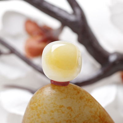 新疆和田玉籽料黄油皮老型珠单珠