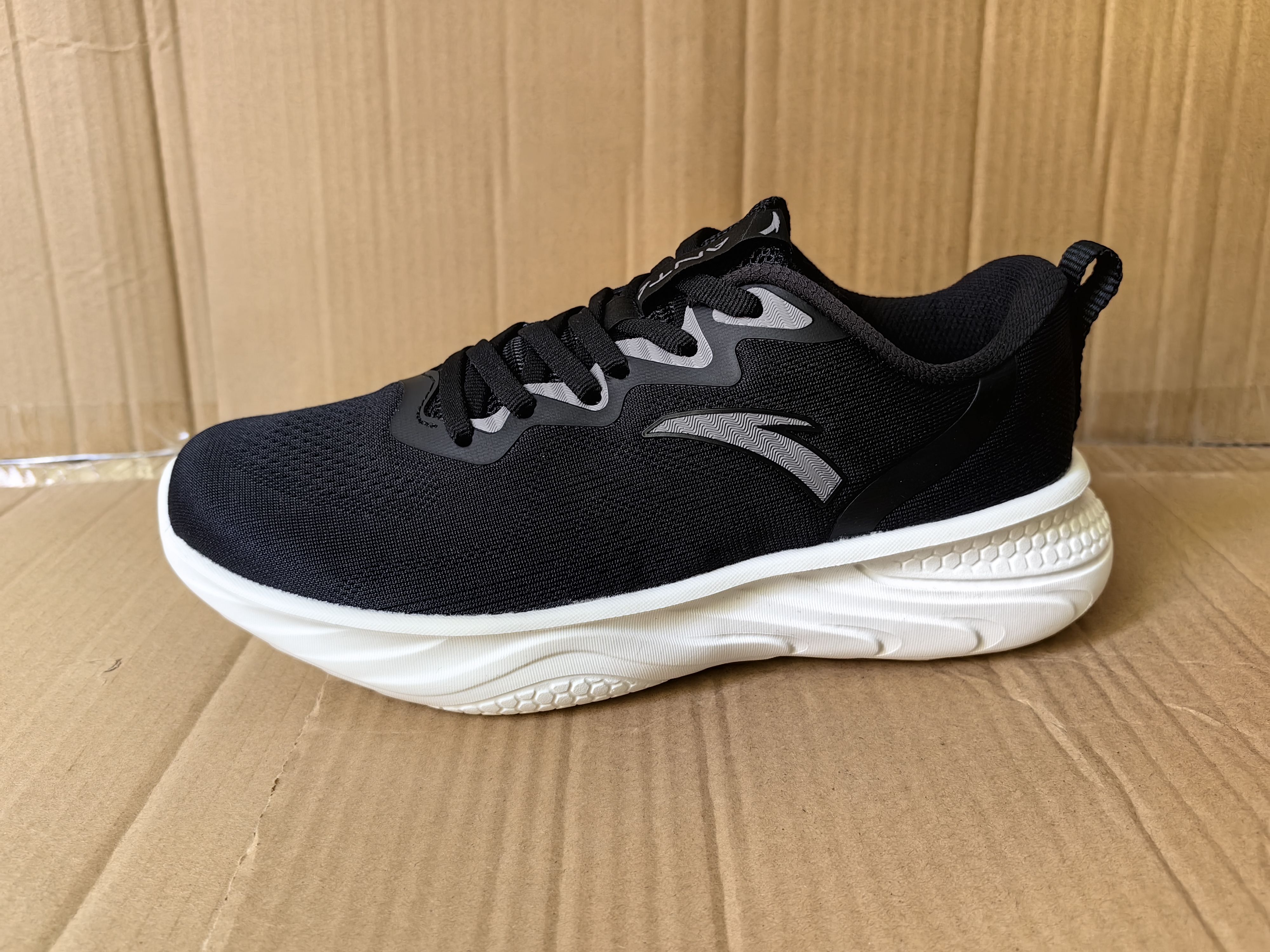 安踏24夏网面透气轻便舒适软底回弹休闲跑步鞋 女鞋122347793S