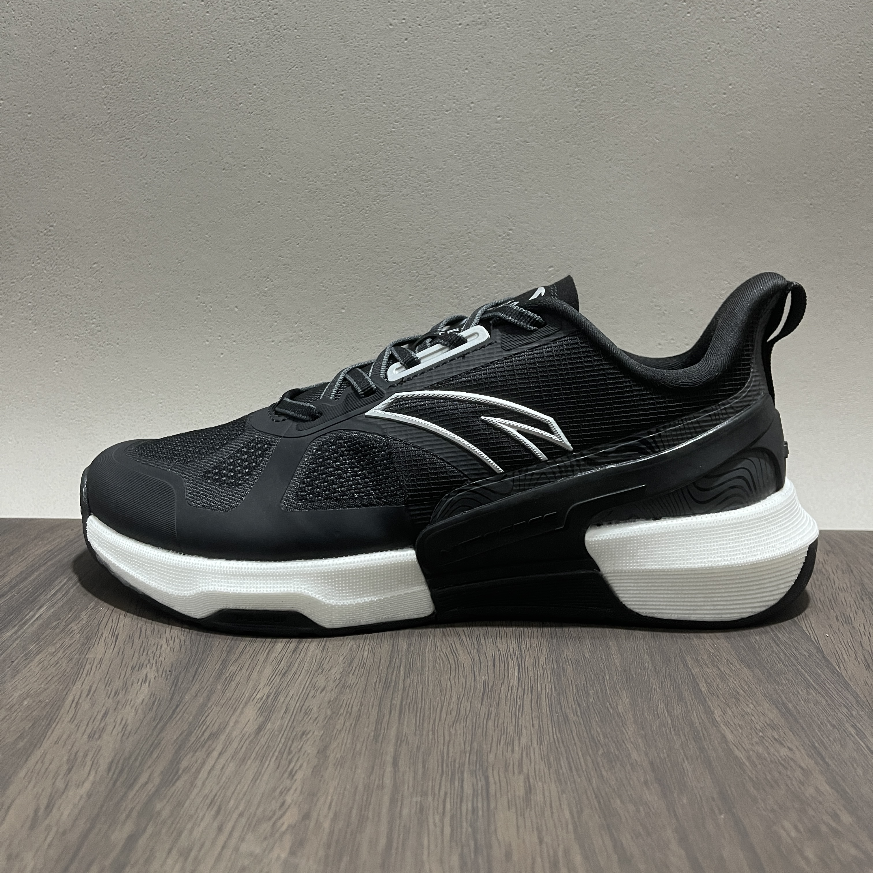 安踏23冬季燃炼氮科技飞织透气缓震耐磨运动休闲鞋男鞋112347782