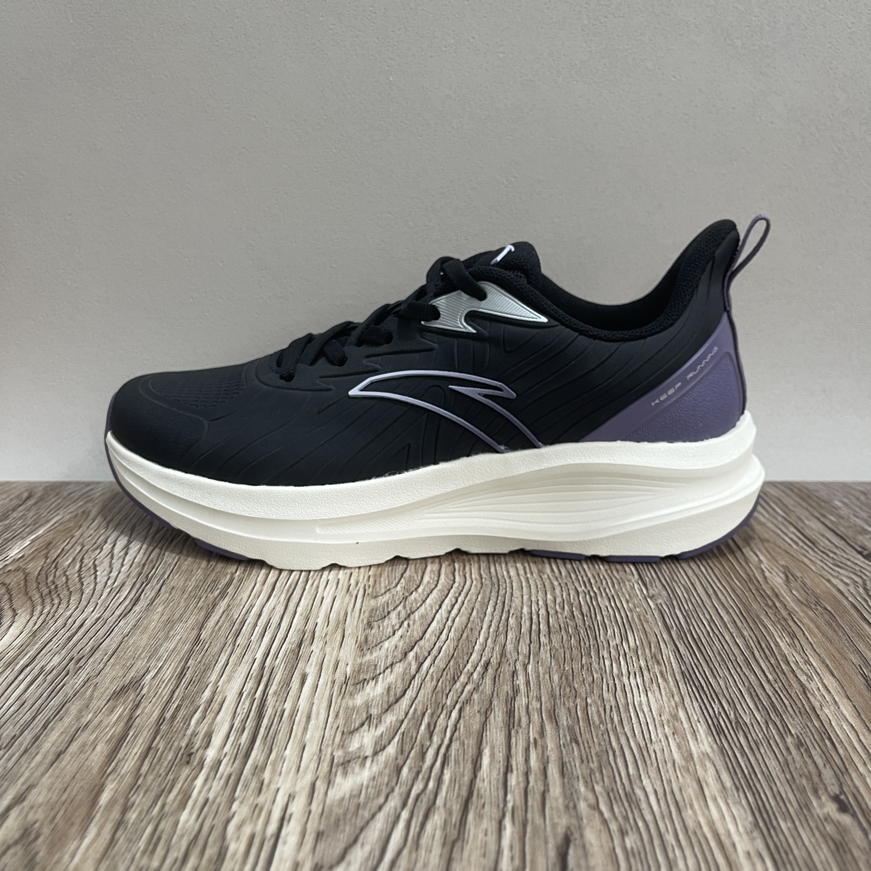 安踏 23冬季云途飞织透气轻便回弹软运动休闲跑步女鞋122345538