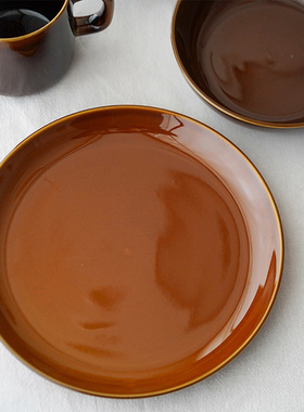 然而家 日单复古棕黄色圆形陶瓷餐盘8寸平底浅盘平盘素食盘菜盘
