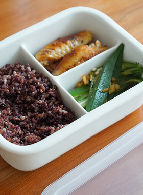 白色简约分格盘釉下彩便当陶瓷餐盒出勤带饭盒轻食减肥分餐盘纯色