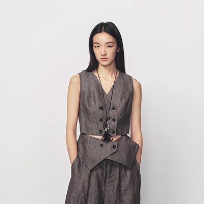 【现货】AVVENN打断式设计收身光泽感廓形马甲