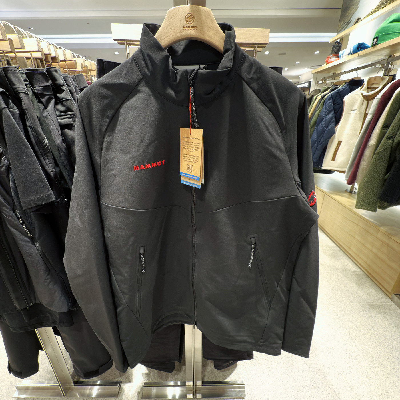 猛犸象Macun红标刺绣立领软壳衣