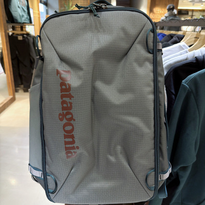 25新巴塔多功能黑洞背包30L