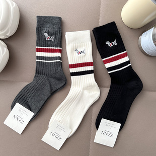 秋冬加厚刺绣腊肠狗女袜中筒黑白灰色袜子潮袜学生ins棉袜条纹