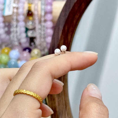 天然正圆4mm珍珠耳钉S925银