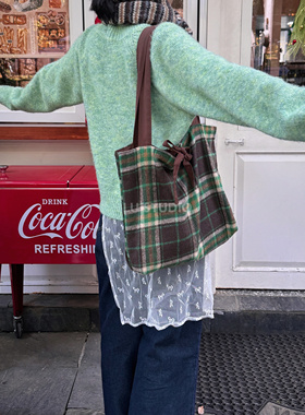 LU自制小众设计感大容量毛呢托特包女秋冬通勤单肩包百搭帆布包包