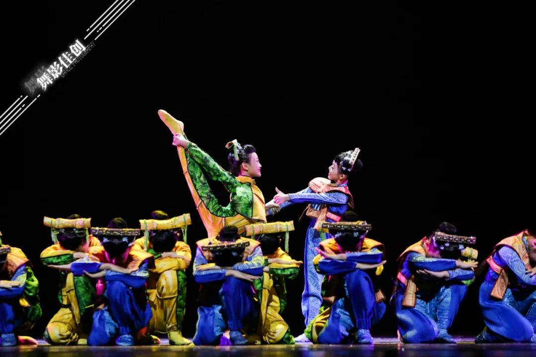 第十届小荷风采中国话舞蹈演出服儿童传统民族舞小扁担小板凳服装