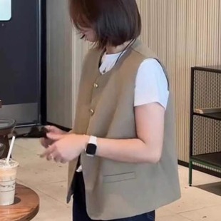 设计感重工金扣西装马甲女短款2025秋季爆款宽松外搭马夹无袖外套