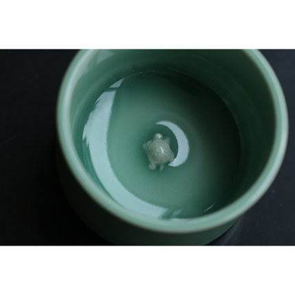 杨盛侃作品 玄纹龟心杯 朱砂胎 梅子青 龙泉青瓷