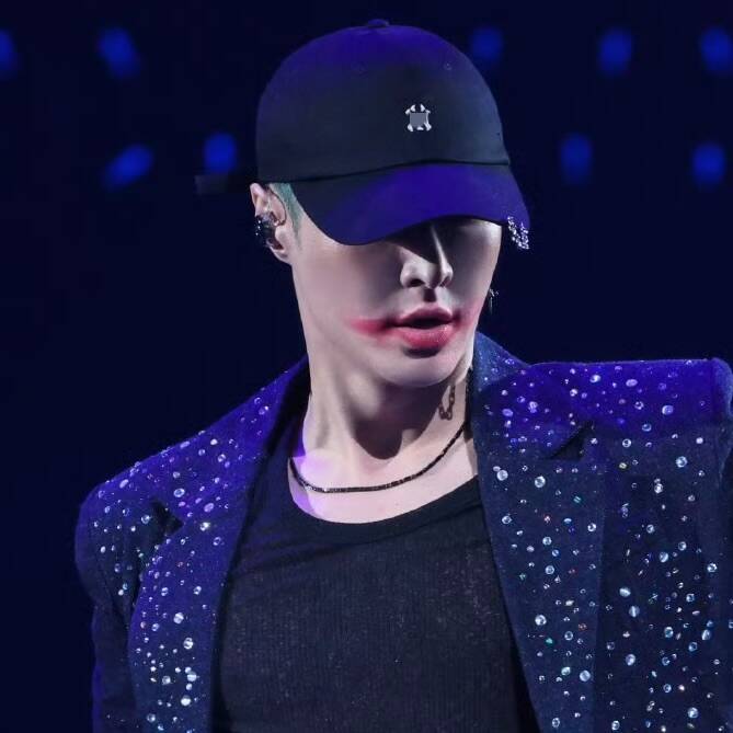 欧洲明星张艺兴演唱会同款黑色帽子男女ins刺绣鸭舌帽百搭棒球帽