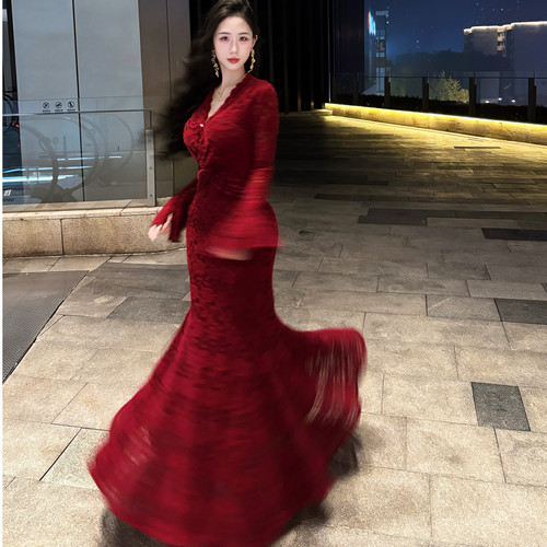 画报夫人原创自制蕾丝温柔扭折喇叭袖 复古红蕾丝步步生莲