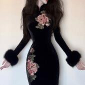 LHMknk1画报夫人原创自制新中式 金笔牡丹 定位刺绣丝绒旗袍长袖