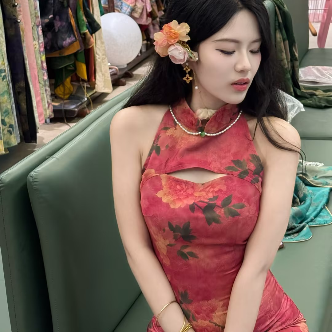 画报夫人原创自制提花缎面挖肩旗袍 缎面桃花牡丹