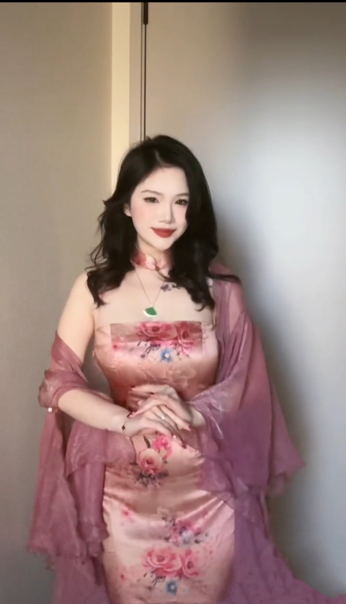 画报夫人原创自制新中式国风厚款提花缎面温柔吊带连衣裙春桃