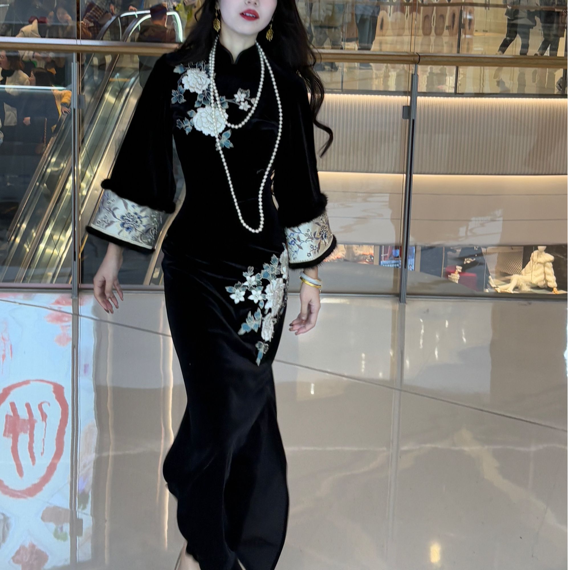 LHMknk1画报夫人原创自制新中式国风丝绒刺绣旗袍洛神牡丹倒大袖